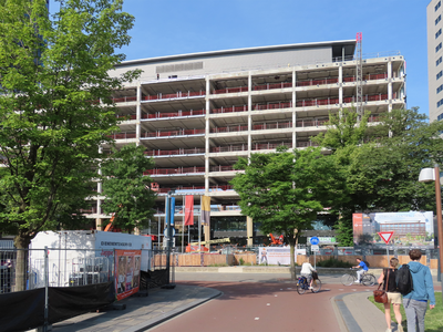 915053 Gezicht op het kantorengebouw 'Hojel City Center II' aan de Croeselaan te Utrecht, dat herontwikkeld wordt tot ...